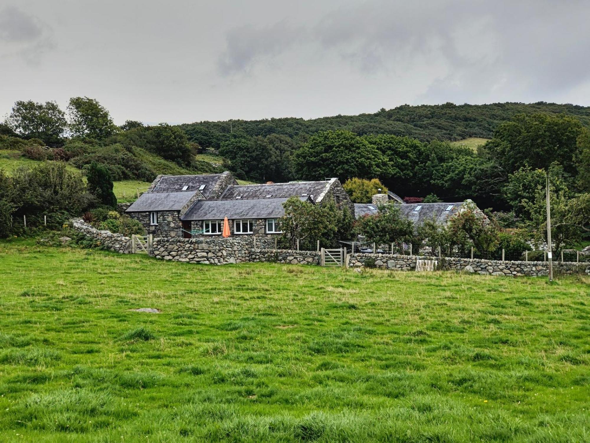 Ty Gwennol Near Gilfach Goch Apartment Llanbedr  Exterior foto